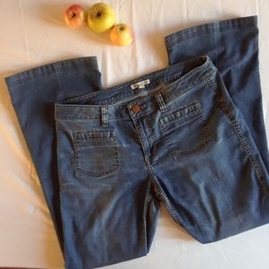 Women's distressed Cabi jeans flared